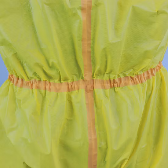 Mecanografíe 3/4 bata disponible no tejida médica protectora química microporosa de la neumonía anti